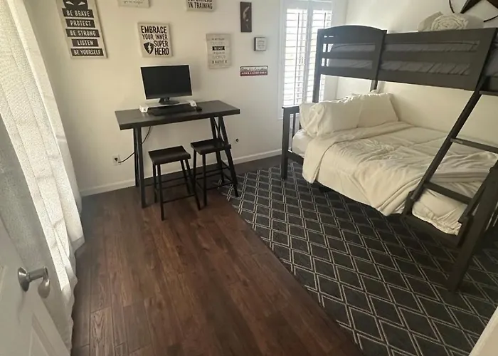 Modern Within Walking Distance Of Onvida Apartment